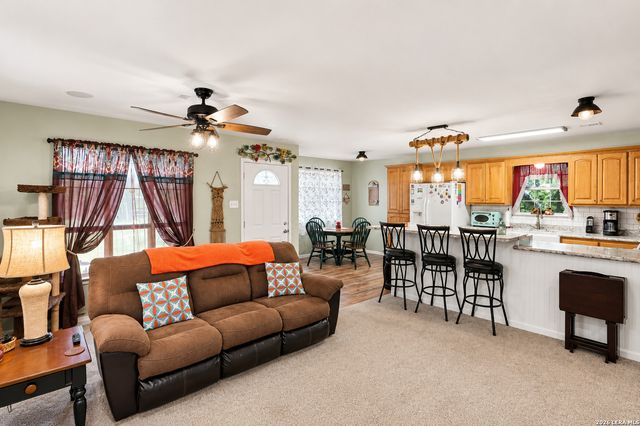 652 TAMARACK DR, Canyon Lake, TX 78133