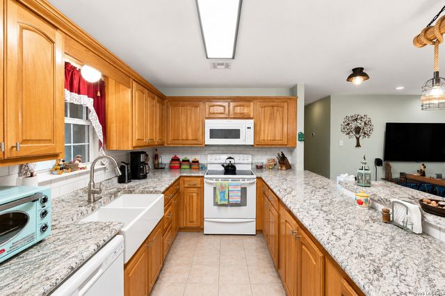 652 TAMARACK DR, Canyon Lake, TX 78133