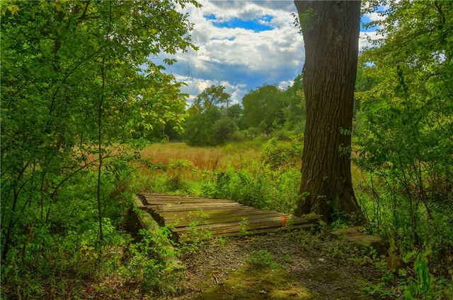 2749 Frew Mill Rd, Slippery Rock Twp, PA 16101