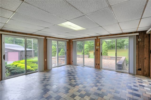 2749 Frew Mill Rd, Slippery Rock Twp, PA 16101