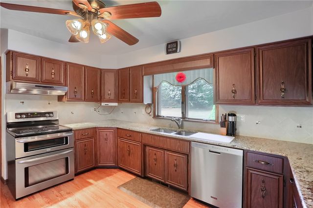 2749 Frew Mill Rd, Slippery Rock Twp, PA 16101