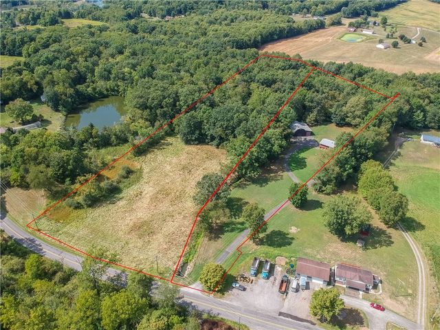 2749 Frew Mill Rd, Slippery Rock Twp, PA 16101