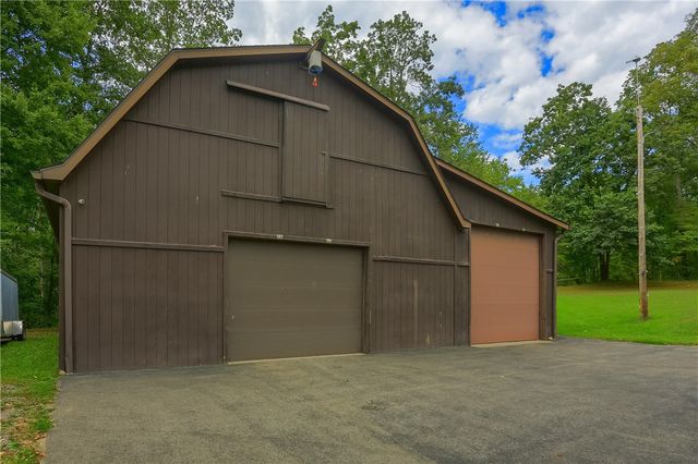 2749 Frew Mill Rd, Slippery Rock Twp, PA 16101