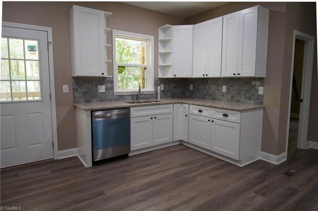 1213 Hillcrest Drive, Thomasville, NC 27360