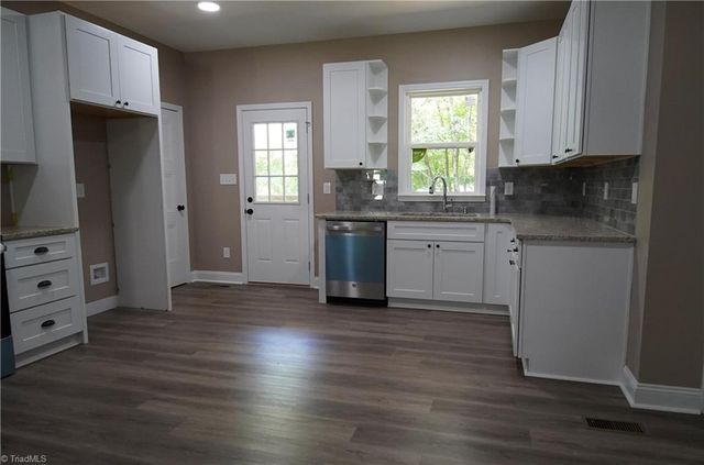 1213 Hillcrest Drive, Thomasville, NC 27360