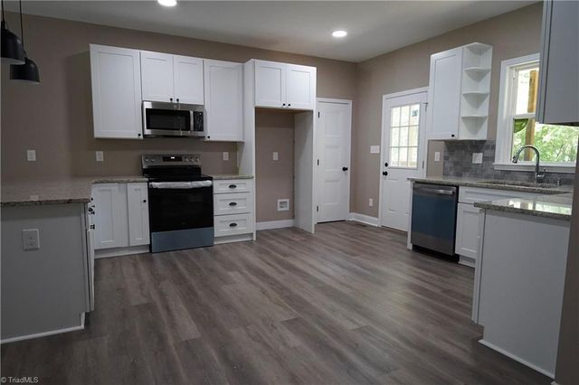 1213 Hillcrest Drive, Thomasville, NC 27360