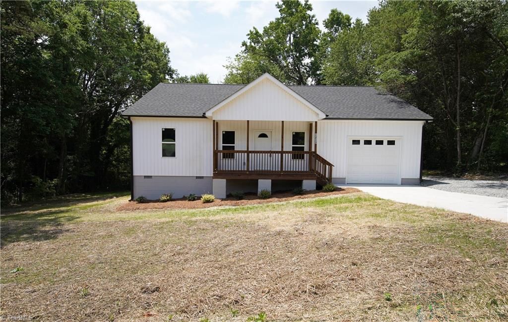 1213 Hillcrest Drive, Thomasville, NC 27360