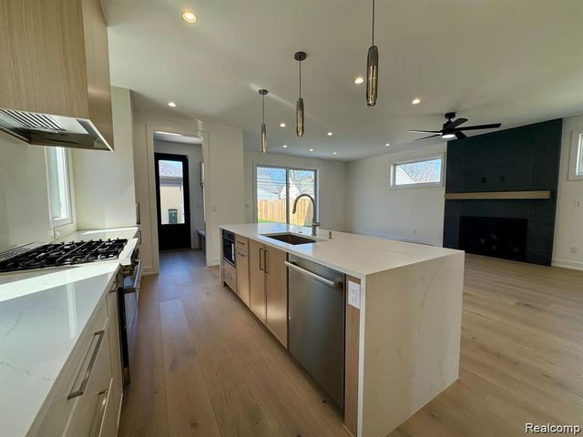 1885 Holland Avenue, Birmingham, MI 48009