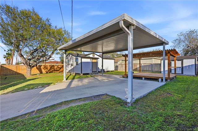 2801 Sokol Dr, Corpus Christi, TX 78415