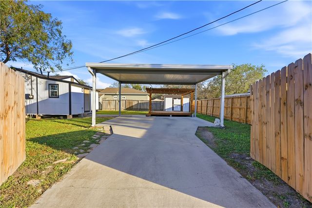 2801 Sokol Dr, Corpus Christi, TX 78415