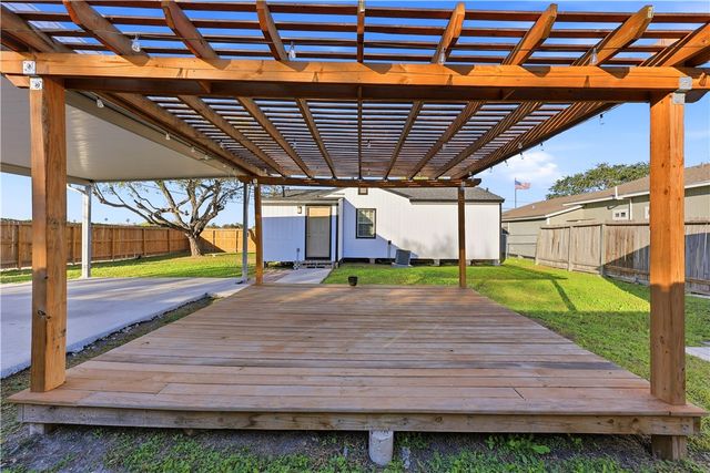 2801 Sokol Dr, Corpus Christi, TX 78415