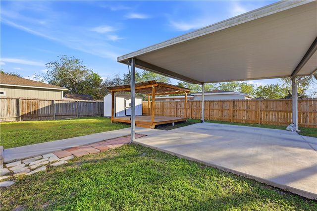 2801 Sokol Dr, Corpus Christi, TX 78415