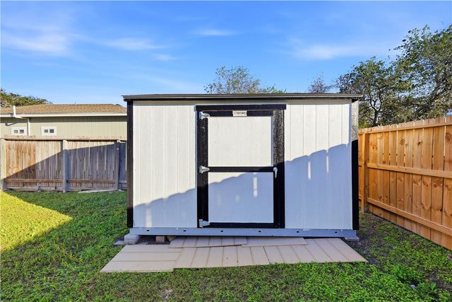 2801 Sokol Dr, Corpus Christi, TX 78415