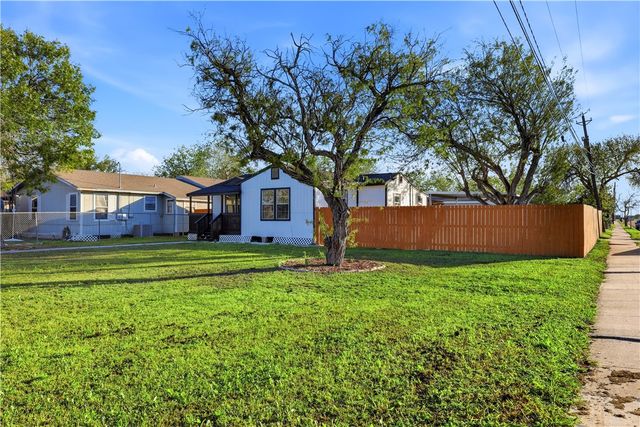 2801 Sokol Dr, Corpus Christi, TX 78415