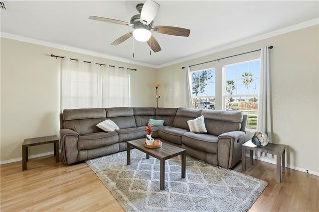 2801 Sokol Dr, Corpus Christi, TX 78415