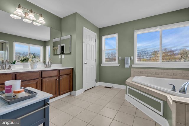 159 DESILVIO DR, Sicklerville, NJ 08081