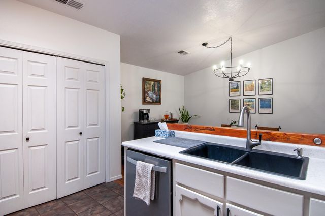 401 Rock Creek Park Avenue NE, Albuquerque, NM 87123