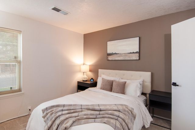 401 Rock Creek Park Avenue NE, Albuquerque, NM 87123