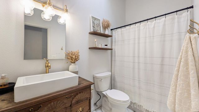 401 Rock Creek Park Avenue NE, Albuquerque, NM 87123