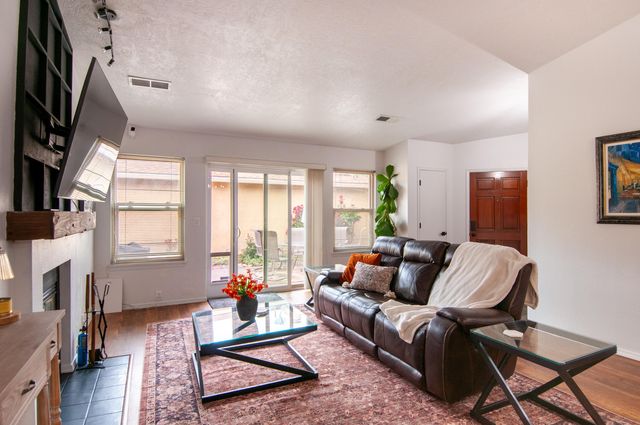 401 Rock Creek Park Avenue NE, Albuquerque, NM 87123