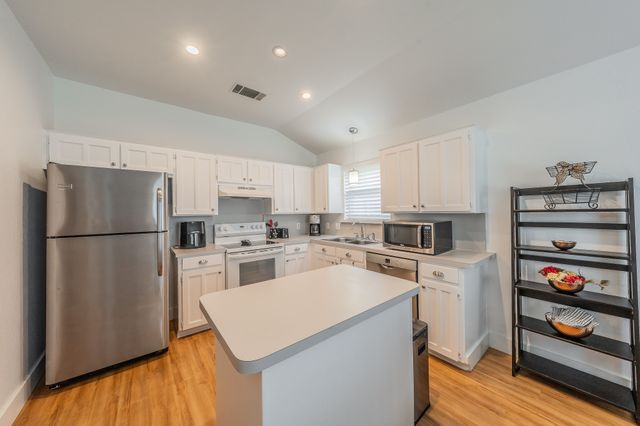 8252 Lesley Lane, Watauga, TX 76148