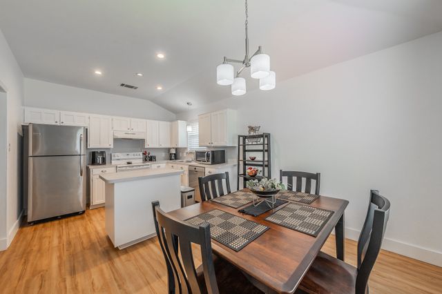 8252 Lesley Lane, Watauga, TX 76148