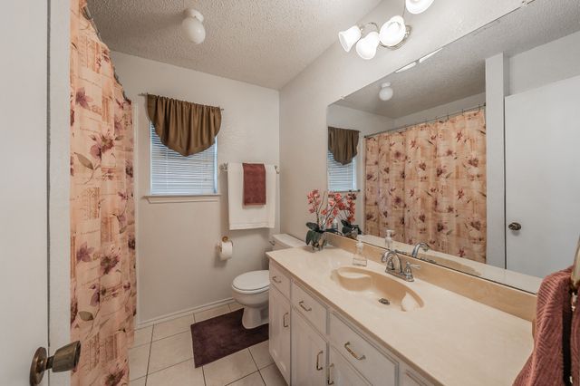 8252 Lesley Lane, Watauga, TX 76148