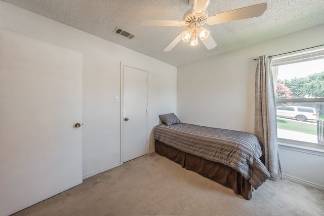 8252 Lesley Lane, Watauga, TX 76148