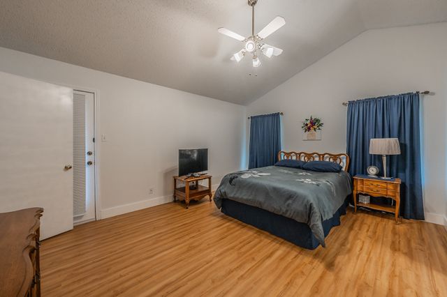 8252 Lesley Lane, Watauga, TX 76148