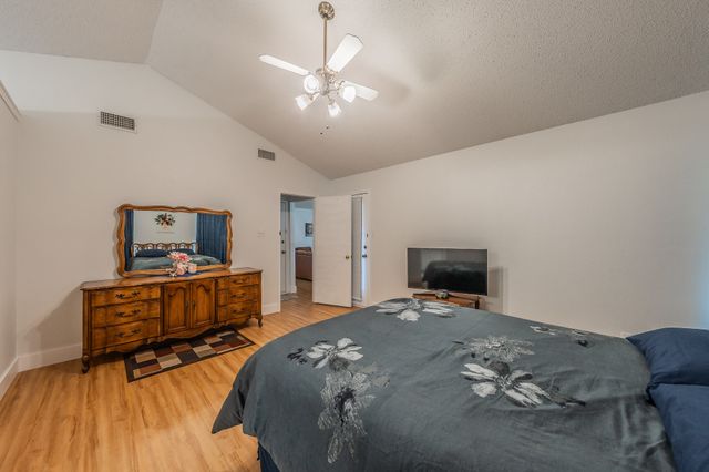 8252 Lesley Lane, Watauga, TX 76148