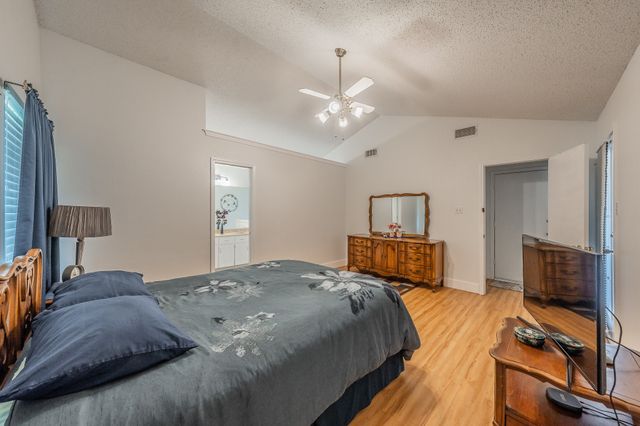 8252 Lesley Lane, Watauga, TX 76148