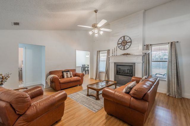 8252 Lesley Lane, Watauga, TX 76148