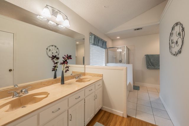 8252 Lesley Lane, Watauga, TX 76148