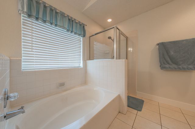 8252 Lesley Lane, Watauga, TX 76148