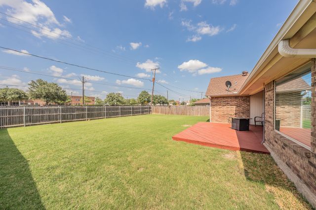 8252 Lesley Lane, Watauga, TX 76148