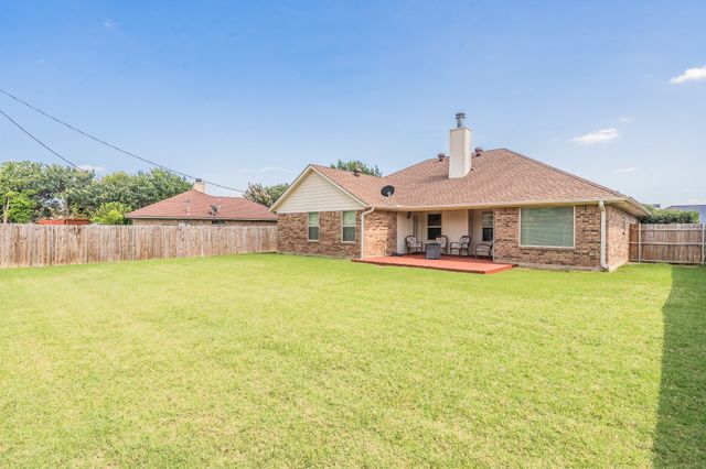 8252 Lesley Lane, Watauga, TX 76148