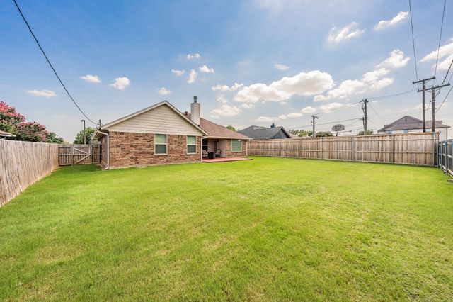 8252 Lesley Lane, Watauga, TX 76148
