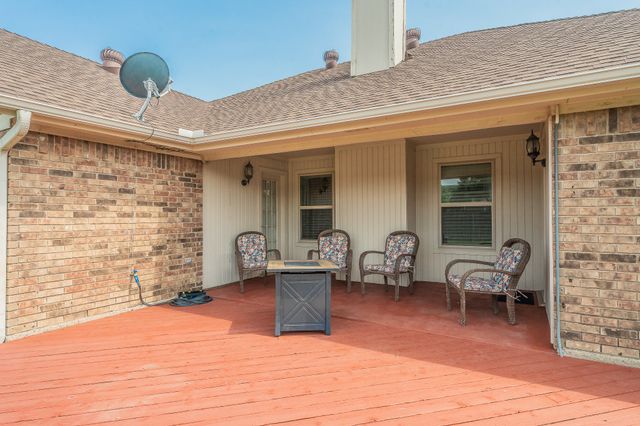 8252 Lesley Lane, Watauga, TX 76148