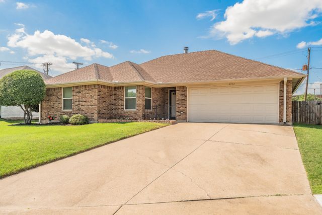 8252 Lesley Lane, Watauga, TX 76148