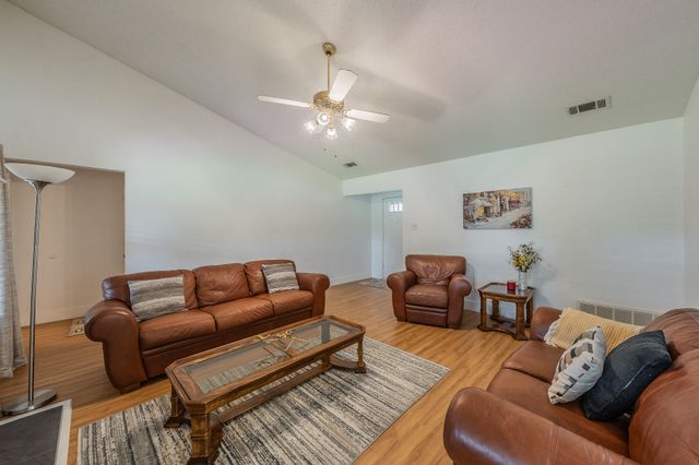 8252 Lesley Lane, Watauga, TX 76148