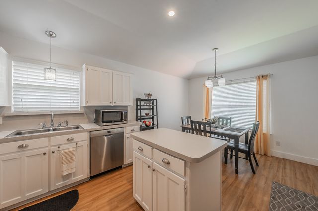 8252 Lesley Lane, Watauga, TX 76148