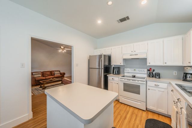 8252 Lesley Lane, Watauga, TX 76148