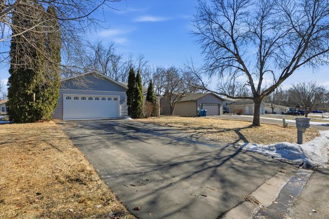 1613 9th Street SE, Forest Lake, MN 55025