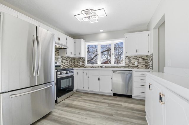 1613 9th Street SE, Forest Lake, MN 55025