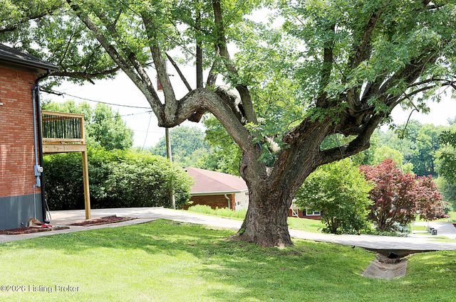 1300 Trevilian Way, Louisville, KY 40213