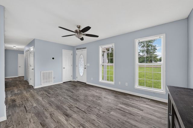 48 Ridgeline Dr, Fayetteville, TN 37334
