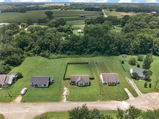 48 Ridgeline Dr, Fayetteville, TN 37334