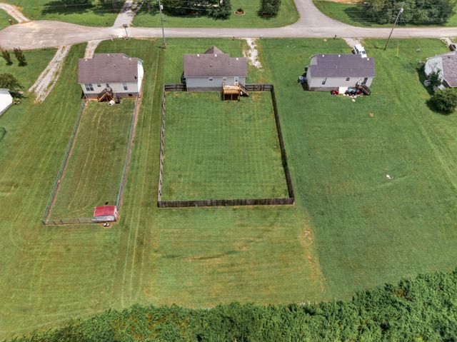 48 Ridgeline Dr, Fayetteville, TN 37334