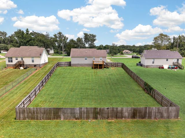 48 Ridgeline Dr, Fayetteville, TN 37334
