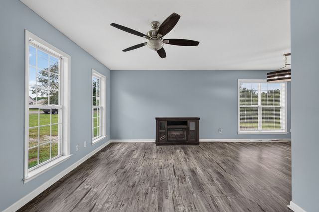 48 Ridgeline Dr, Fayetteville, TN 37334